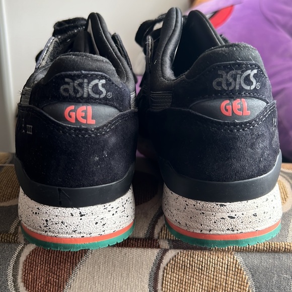 ASICS - Picture 3 of 5